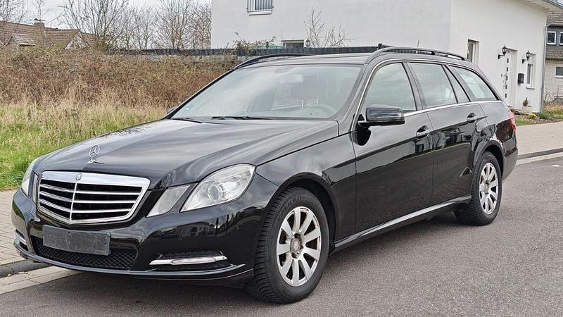 Usata Mercedes E200 136 CV (100 kW) 2012 Nero Berlina