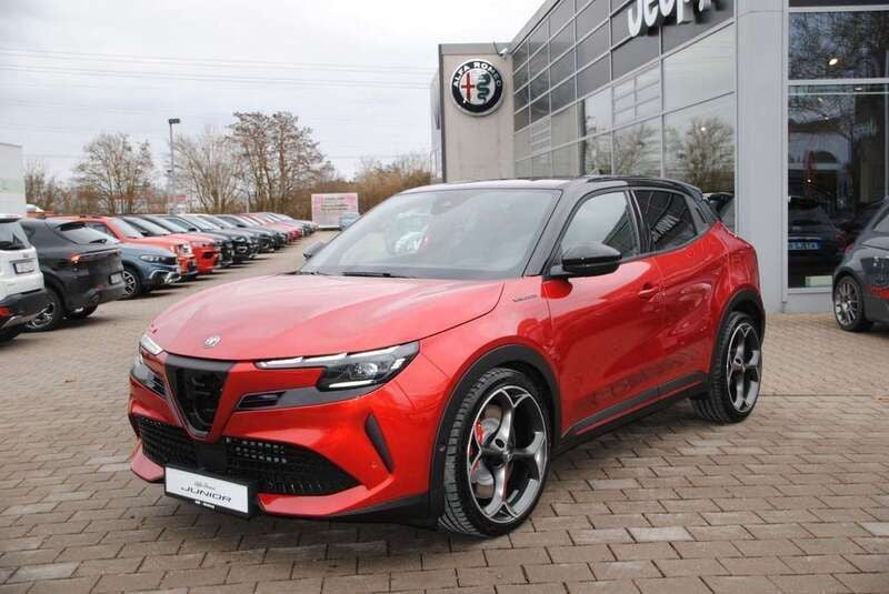 Rot Gebraucht 2025 Alfa Romeo Junior Veloce SUV | 49.980 € (Etwas zu teuer) - Bild 1/4