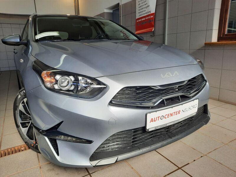 Silber Neu 2025 Kia Ceed Sportswagon Kombi | 22.600 € (Superpreis) - Bild 1/4
