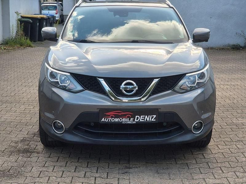 Grau Gebraucht 2016 Nissan Qashqai N-Connecta SUV | 9.799 € (Superpreis) - Bild 1/4
