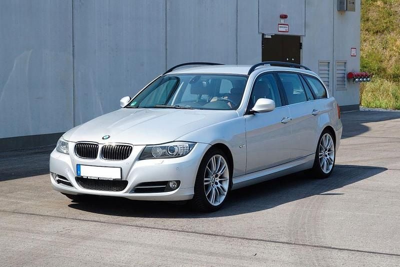 Silber Gebraucht 2008 BMW 335 Comfort Edition Kombi | 17.900 € (Fairer Preis) - Bild 1/4