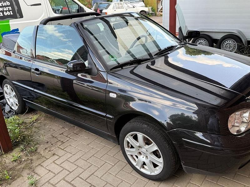 Schwarz Gebraucht 2000 VW Golf Cabriolet Classicline Cabrio | 2.500 € (Guter Preis) - Bild 1/4