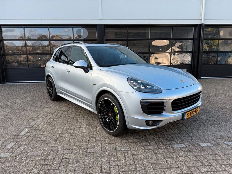 Grau Gebraucht 2016 Porsche Cayenne S E-Hybrid Platinum Edition SUV | 33.490 € - Bild 1/4