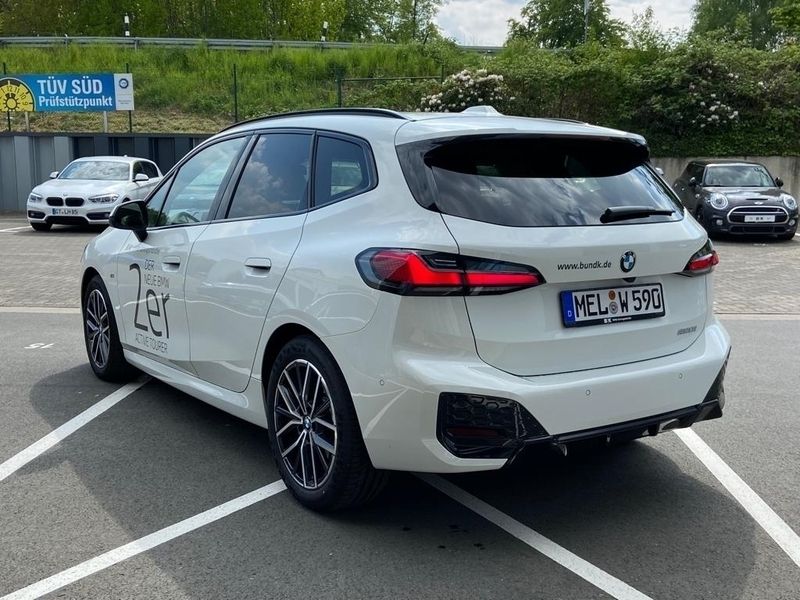 Gebraucht BMW 220 Active Tourer 170 PS (125 kW) 2022 Weiss Van / Kleinbus