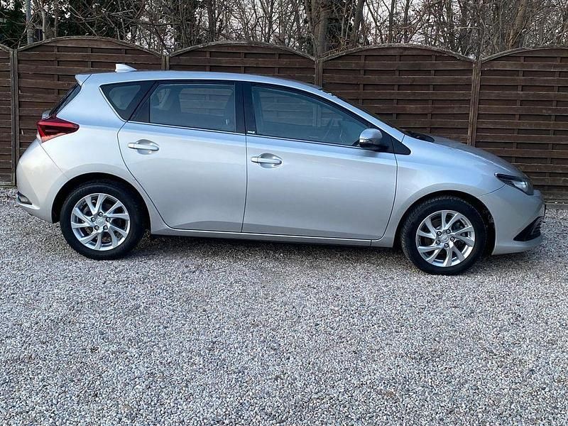 Gebraucht Toyota Auris Edition-S 116 PS (85 kW) 2016 Silber Limousine