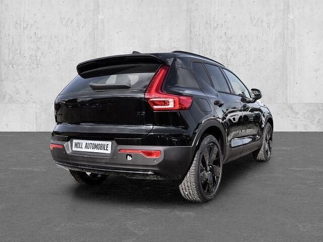 Używany Volvo XC40 Plus 163 KM (119 kW) 2024 Czarny SUV