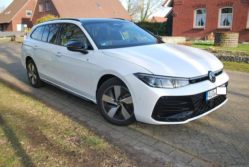 Gebraucht VW Passat R-line 150 PS (110 kW) 2024 Weiß Kombi
