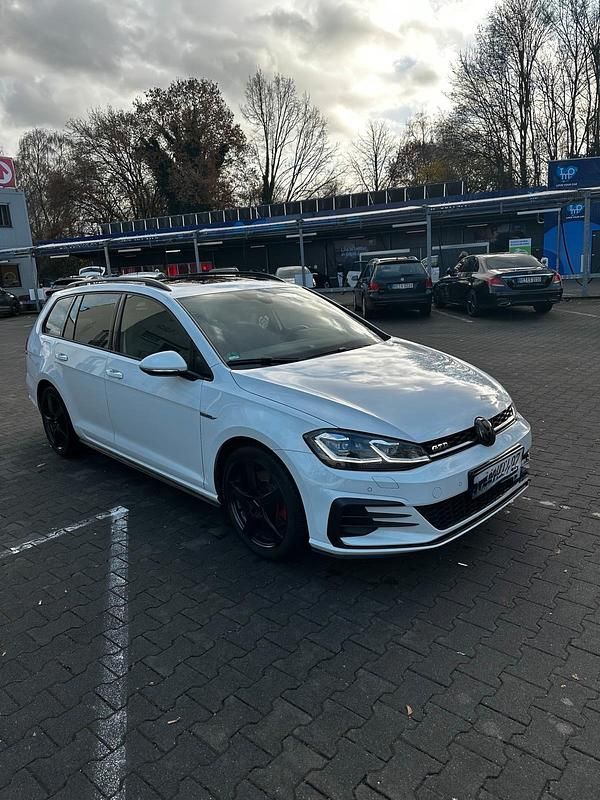 Weiß Gebraucht 2018 VW Golf VII GTD Kombi | 14.899 € (Fairer Preis) - Bild 1/4