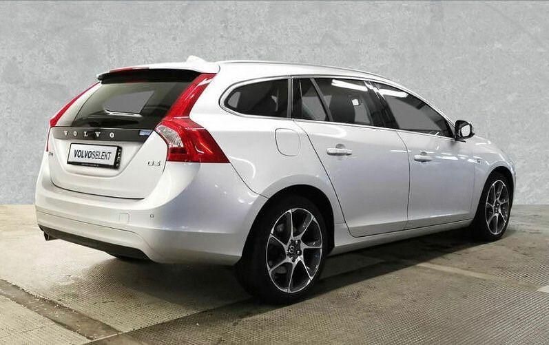Gebraucht Volvo V60 Business Edition 150 PS (110 kW) 2016 Silber Kombi