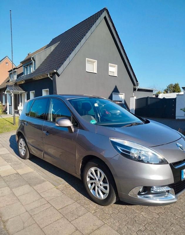 Grau Gebraucht 2013 Renault Scénic III Van / Kleinbus | 6.990 € (Etwas zu teuer) - Bild 1/4