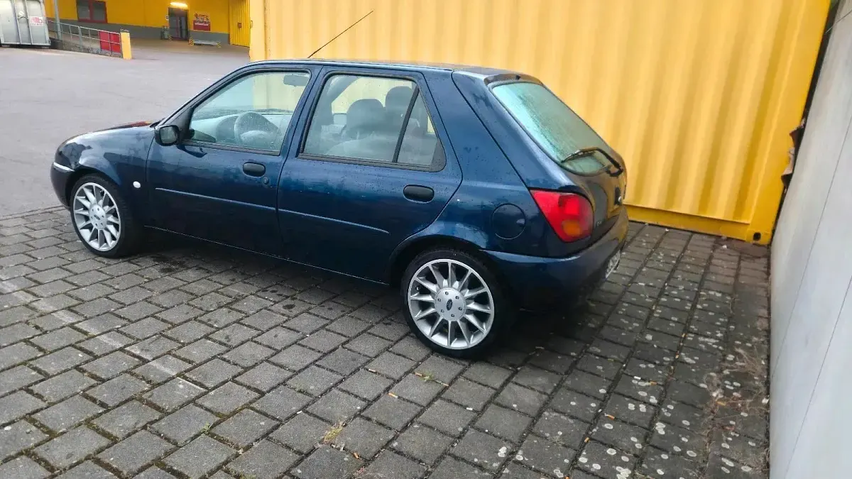 Używany Ford Fiesta 75 KM (55 kW) 1998 Niebieski Hatchback