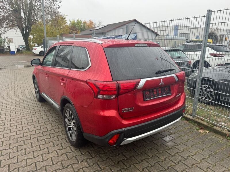 Gebraucht Mitsubishi Outlander Plus 150 PS (110 kW) 2017 Karminrot (m) SUV