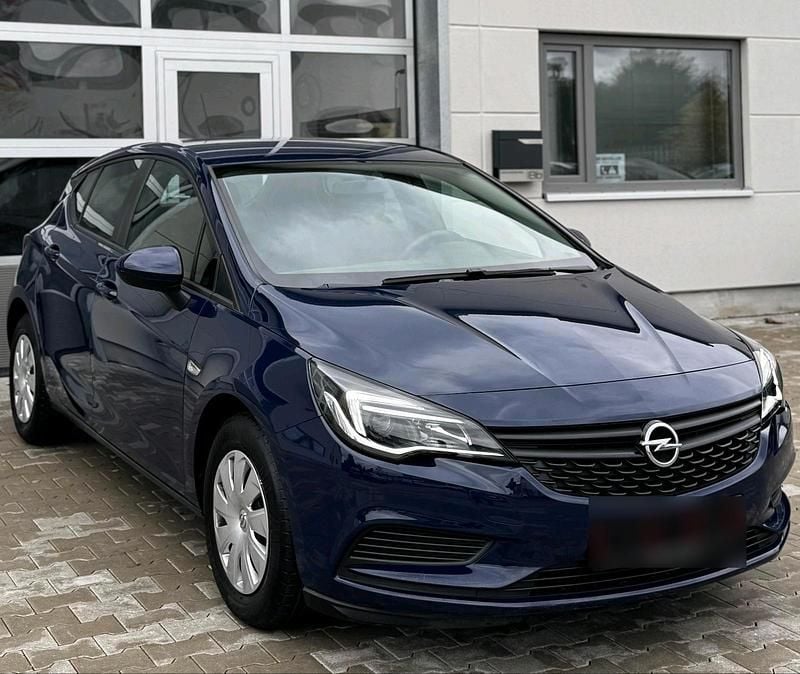 Second-hand Opel Astra 101 CP (74 kW) 2017 Albastru Berlinǎ