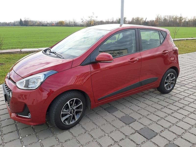 Rot Gebraucht 2018 Hyundai i10 Style Kleinwagen | 9.700 € (Fairer Preis) - Bild 1/4