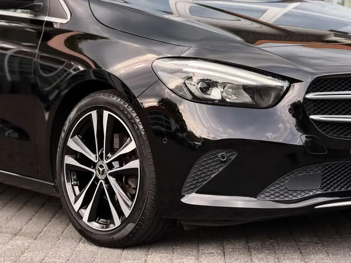 Gebraucht Mercedes B180 Edition 136 PS (100 kW) 2019 Schwarz Kleinwagen