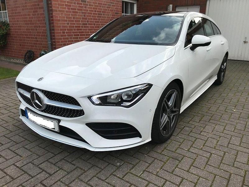Weiß Gebraucht 2019 Mercedes CLA220 Shooting Brake Kombi | 25.200 € (Etwas zu teuer) - Bild 1/4