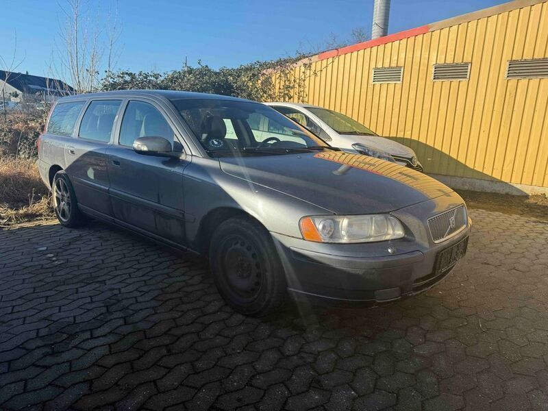 Grau Gebraucht 2009 Volvo V70 Summum Kombi | 1.300 € (Guter Preis) - Bild 1/4