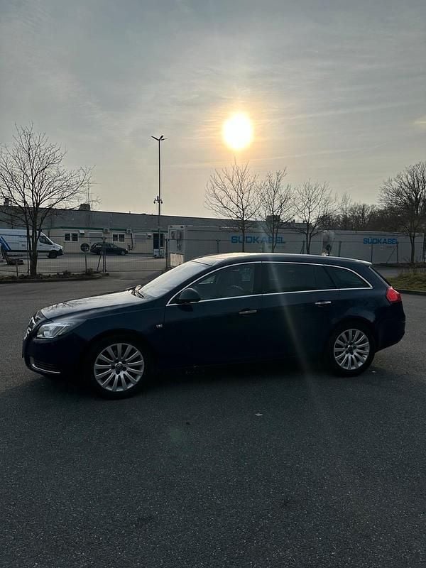 Gebraucht Opel Insignia 150 PS (110 kW) 2011 Blau Kombi