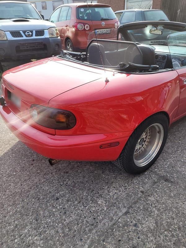 Second-hand Mazda MX5 124 CP (91 kW) 1992 Roșu Cabrio