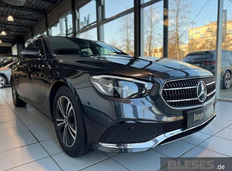 Gebraucht Mercedes E200 Avantgarde 160 PS (117 kW) 2023 Lack graphitgrau Kombi