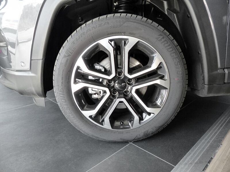 Gebraucht Jeep Compass Limited 131 PS (96 kW) 2023 Grigio moda (graphite grey metallic) (gr (metallic) SUV