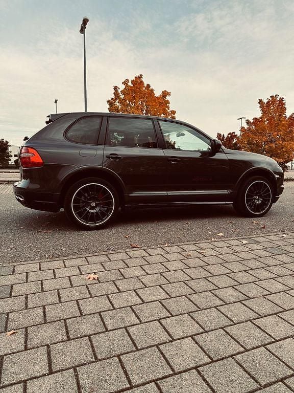 Grau Gebraucht 2010 Porsche Cayenne GTS Edition SUV | 24.900 € (Teuer) - Bild 1/4