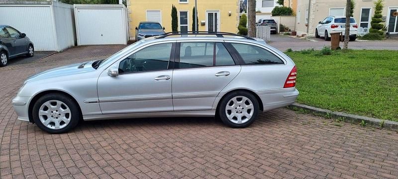 Silber Gebraucht 2005 Mercedes C220 Elegance Kombi | 7.950 € (Teuer) - Bild 1/4