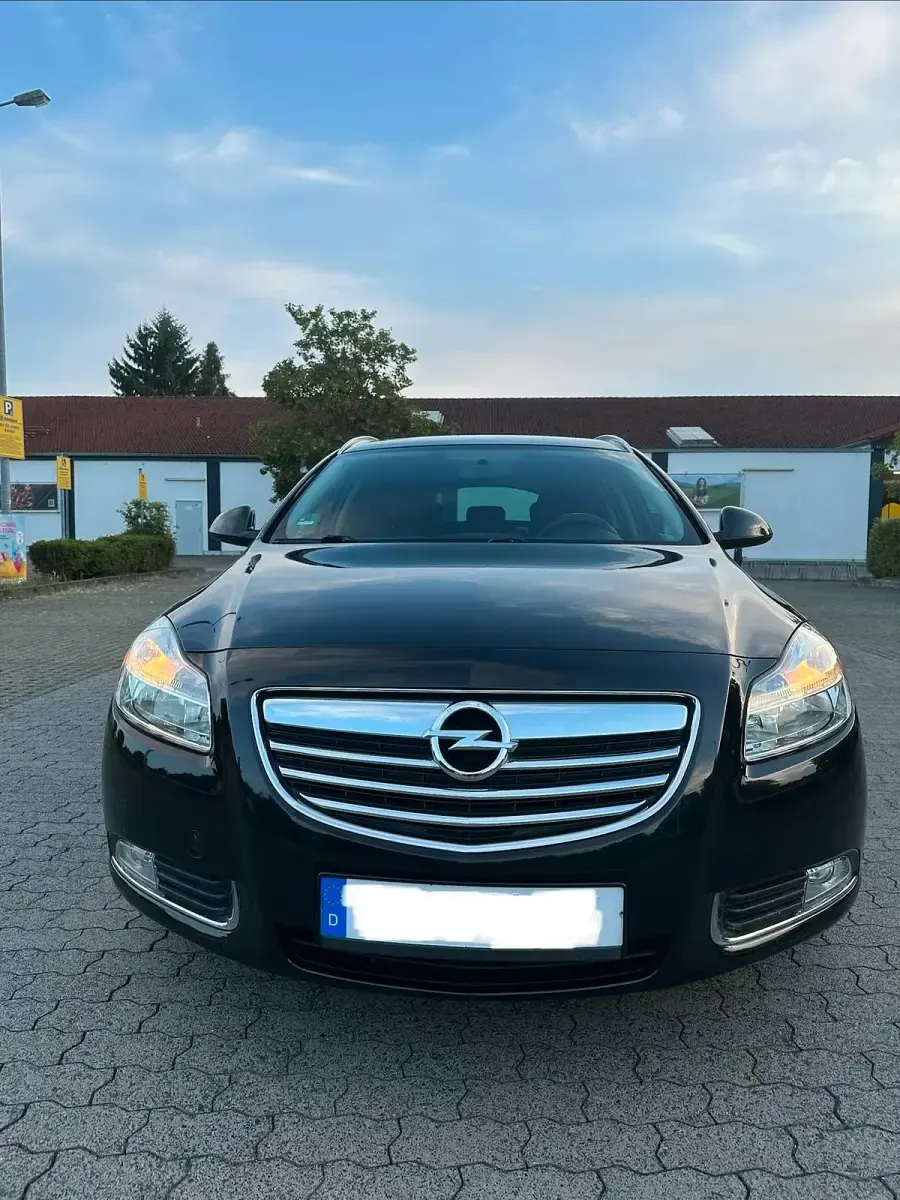 Gebraucht Opel Insignia 131 PS (96 kW) 2011 Schwarz Kombi