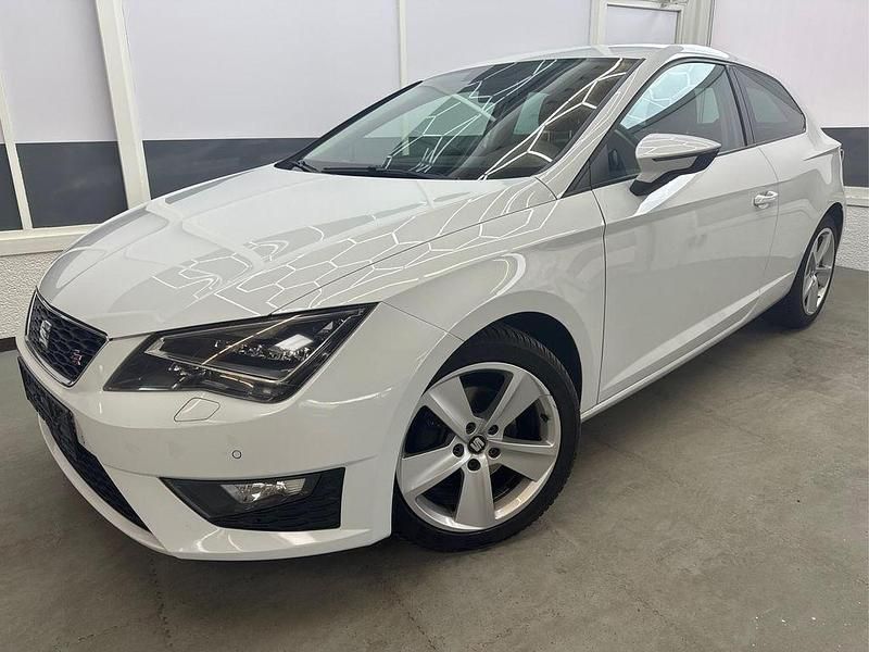 Weiß Gebraucht 2015 Seat Leon SC FR Kleinwagen | 12.490 € (Fairer Preis) - Bild 1/4