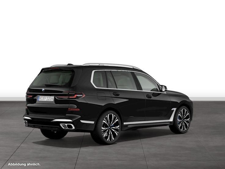Gebraucht BMW X7 M Sport 530 PS (389 kW) 2025 Black sapphire metallic metallic SUV