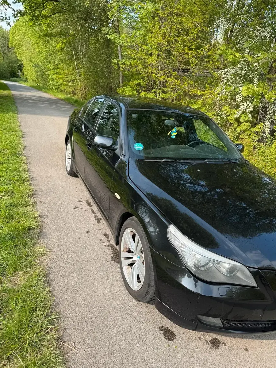 Gebraucht BMW 525 197 PS (144 kW) 2008 Schwarz Limousine