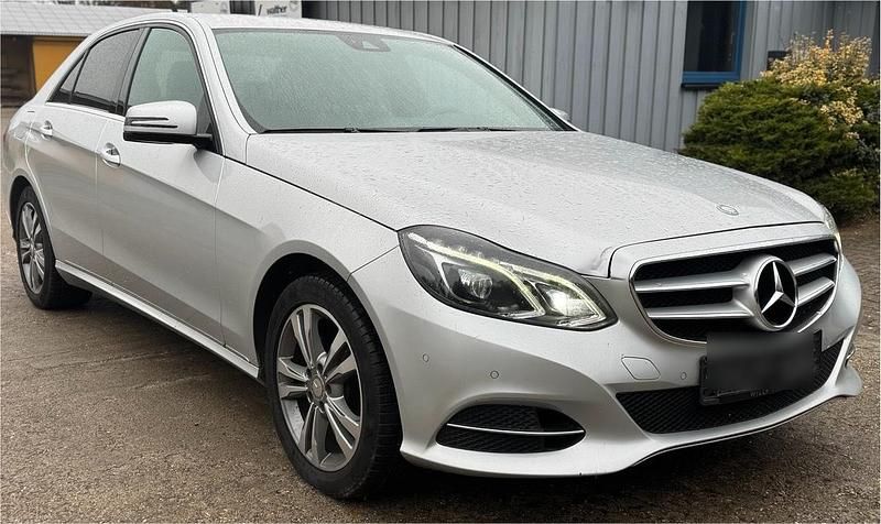 Silber Gebraucht 2013 Mercedes E220 Limousine | 11.000 € (Fairer Preis) - Bild 1/4