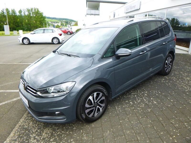 Gebraucht VW Touran Active 150 PS (110 kW) 2022 Grau Van / Kleinbus