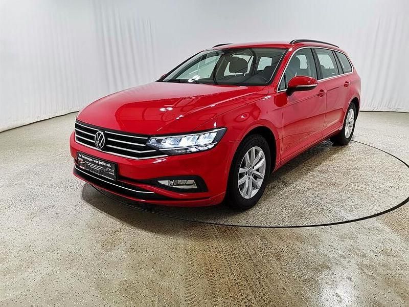Gebraucht VW Passat Business 122 PS (89 kW) 2023 Tornadorot Kombi