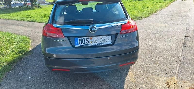 Braun Gebraucht 2012 Opel Insignia Eco Kombi | 4.950 € (Fairer Preis) - Bild 1/4