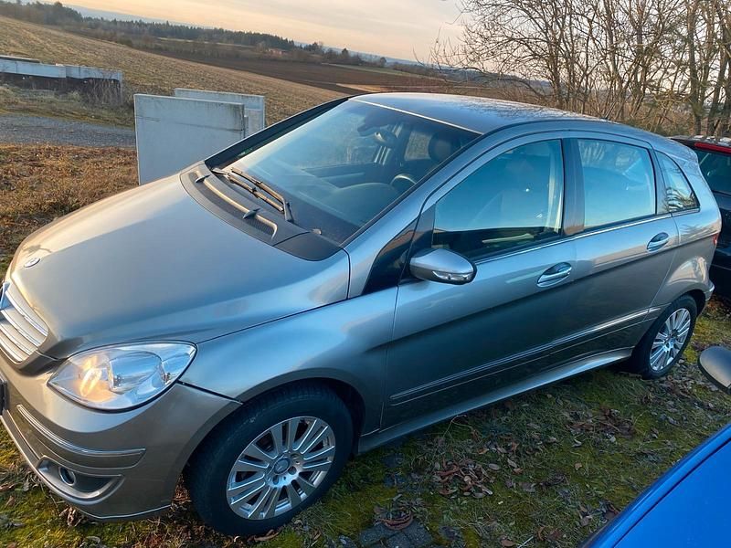 Gebraucht Mercedes B200 140 PS (102 kW) 2008 Grau Van / Kleinbus