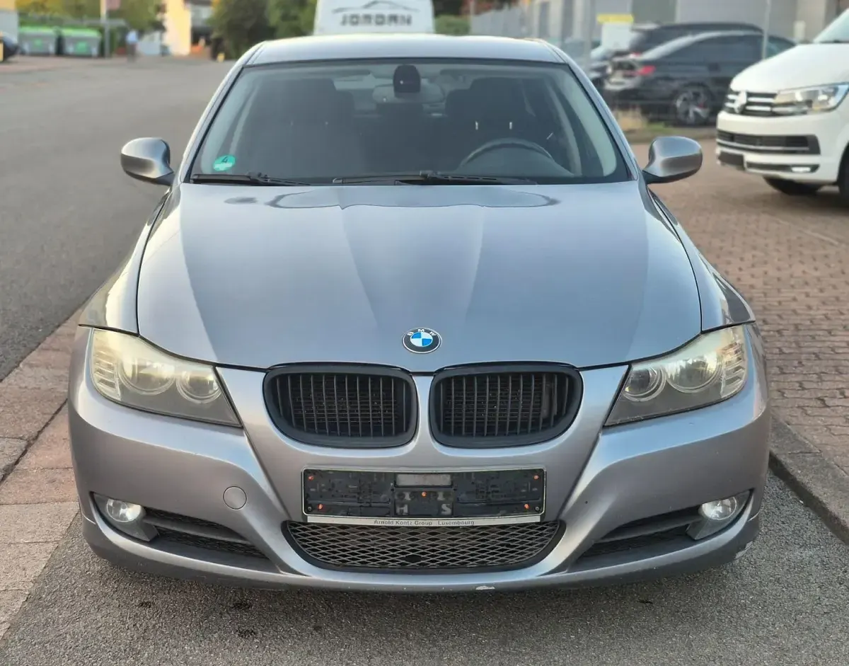Gebraucht BMW 320 Comfort Edition 177 PS (130 kW) 2009 Grau Limousine