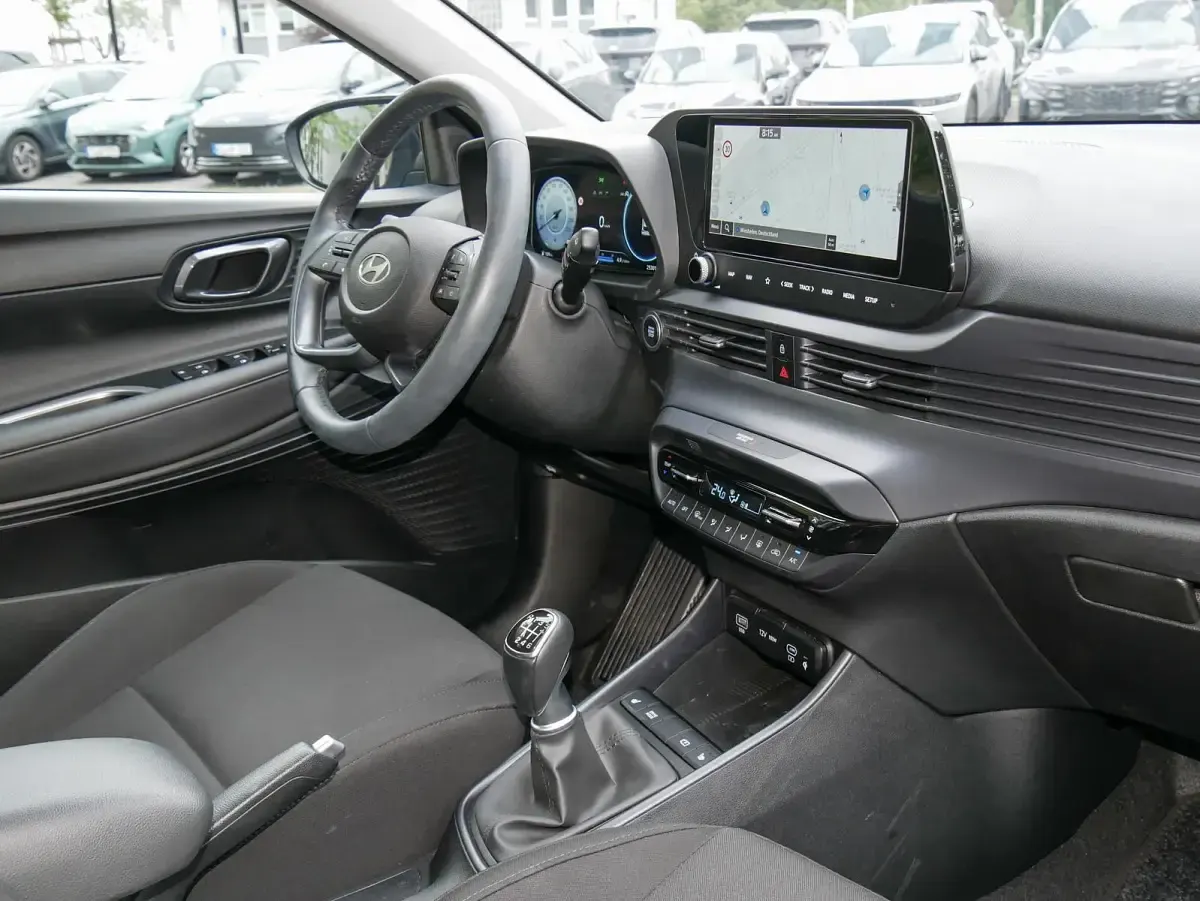 Gebraucht Hyundai i20 Comfort 101 PS (74 kW) 2024 Meta blue / mic Kleinwagen