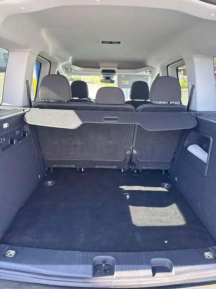 Gebraucht Ford Tourneo Titanium 114 PS (83 kW) 2024 Grau Kombi