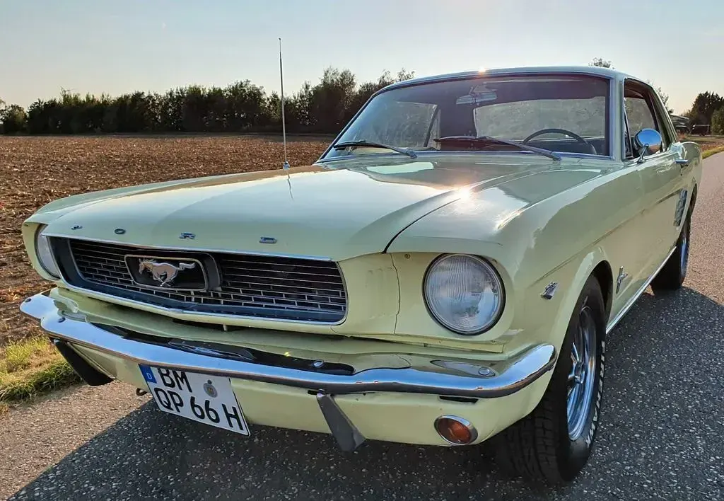 Gebraucht Ford V8 250 PS (183 kW) 1966 Gelb Coupé
