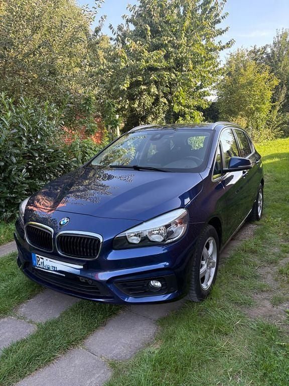 Blau Gebraucht 2016 BMW 216 Active Tourer Van / Kleinbus | 12.299 € (Fairer Preis) - Bild 1/4