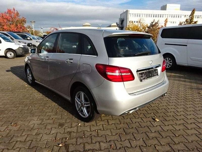 Gebraucht Mercedes B200 Urban 156 PS (114 kW) 2017 Silber Van / Kleinbus