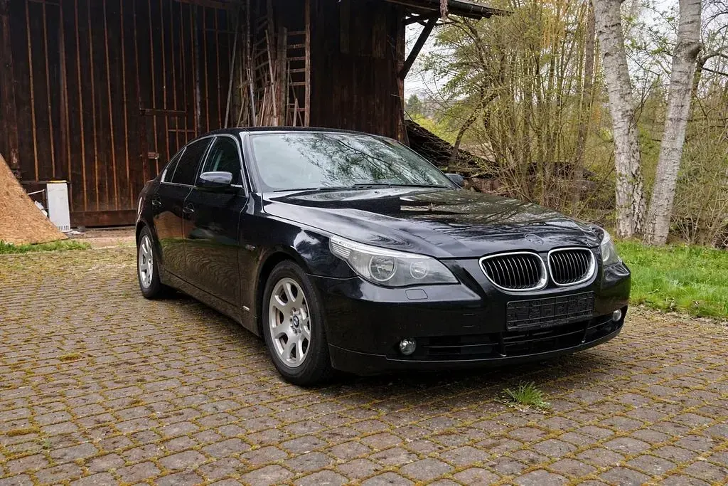 Second-hand BMW 520 170 CP (125 kW) 2004 Negru Berlinǎ