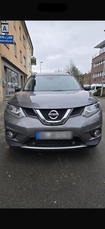 Grau Gebraucht 2016 Nissan X-Trail SUV | 11.500 € (Fairer Preis) - Bild 1/4