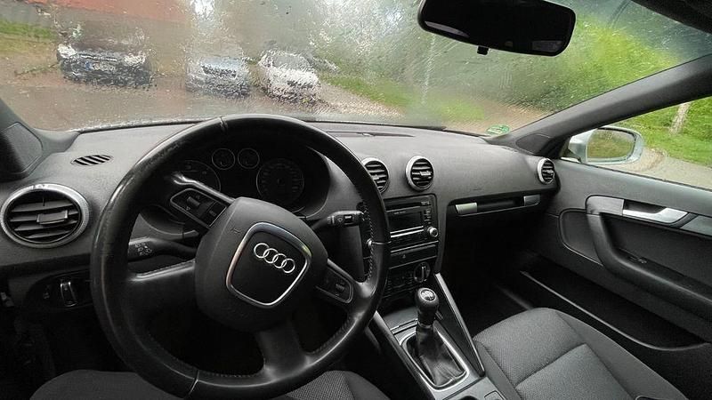 Gebraucht Audi A3 Attraction 105 PS (77 kW) 2010 Silber Limousine