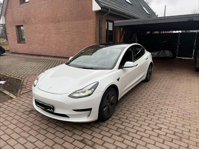 Gebraucht Tesla Model 3 Standard Range 239 kW (325 PS) 2021 Weiß Limousine