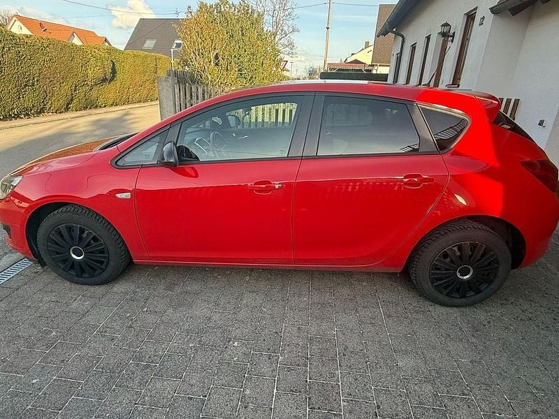 Gebraucht Opel Astra 116 PS (85 kW) 2014 Rot Limousine