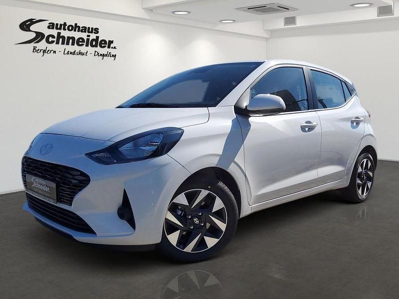 Weiß Gebraucht 2025 Hyundai i10 Trend Kleinwagen | 16.990 € (Fairer Preis) - Bild 1/4