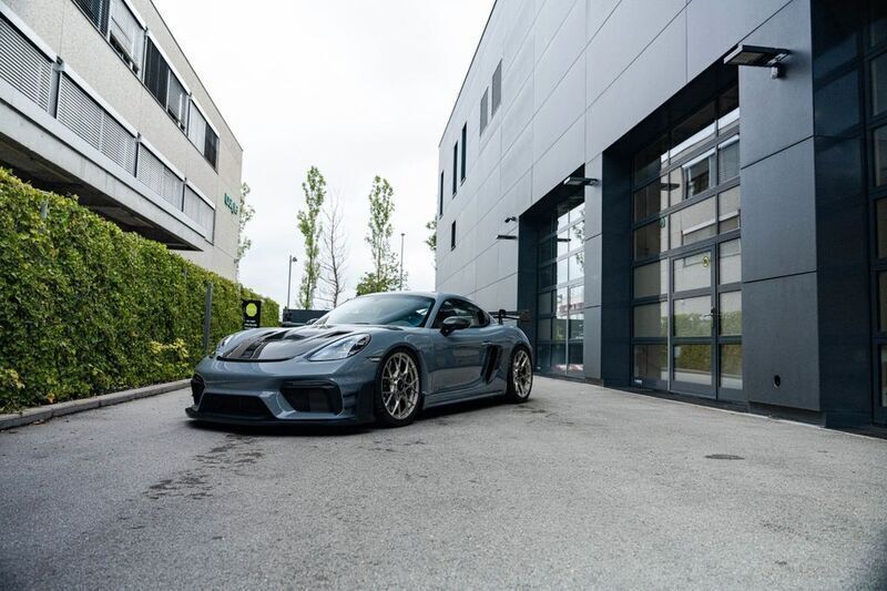 Grau Neu 2025 Porsche 718 Cayman GT4 Coupé | 239.000 € - Bild 1/4