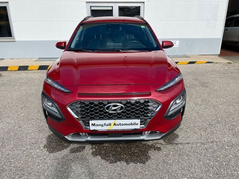 Gebraucht Hyundai Kona Select 141 PS (103 kW) 2020 Rot metallic SUV